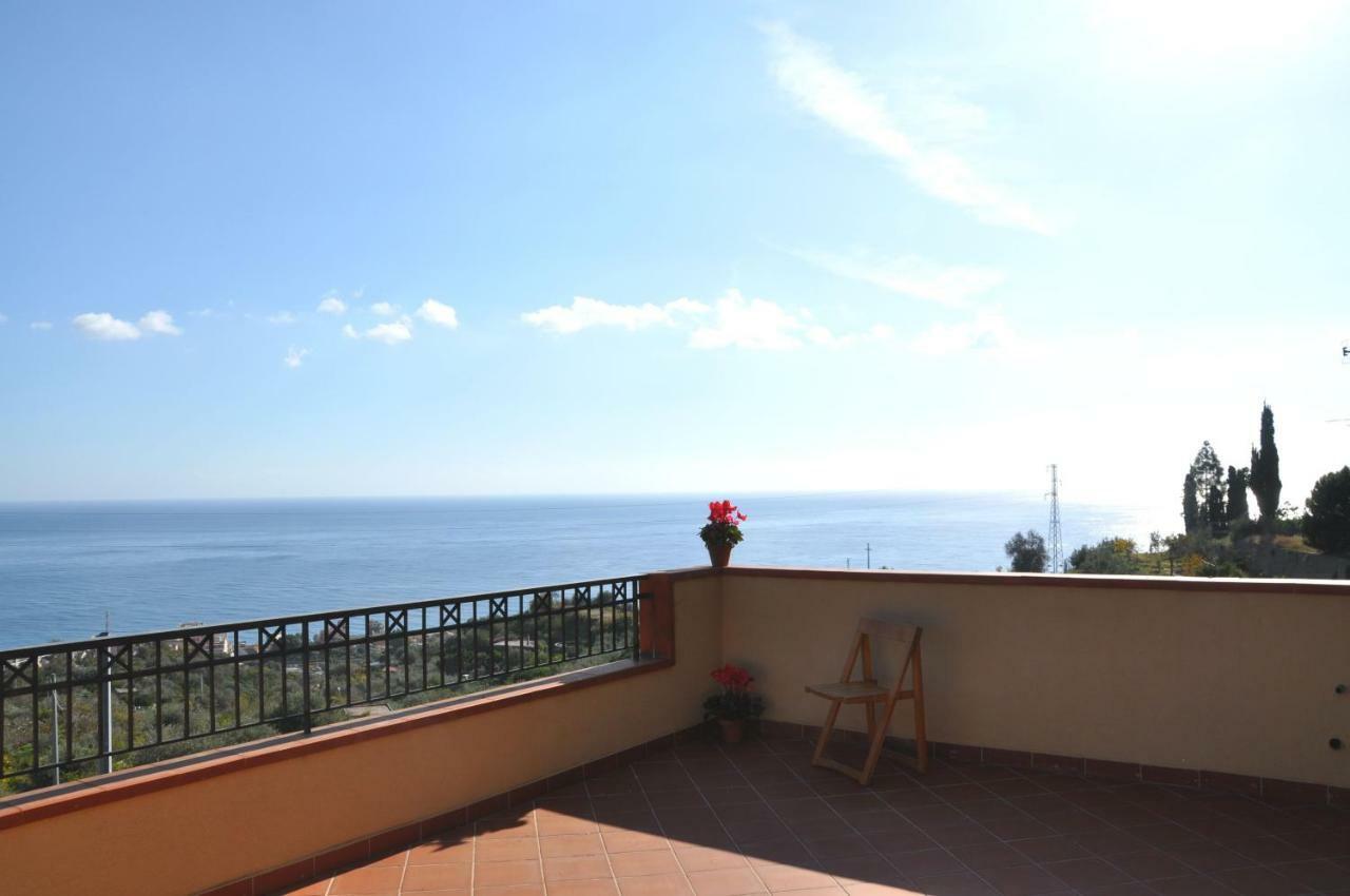 Villa Gemma Di Mare Santa Teresa Di Riva Extérieur photo