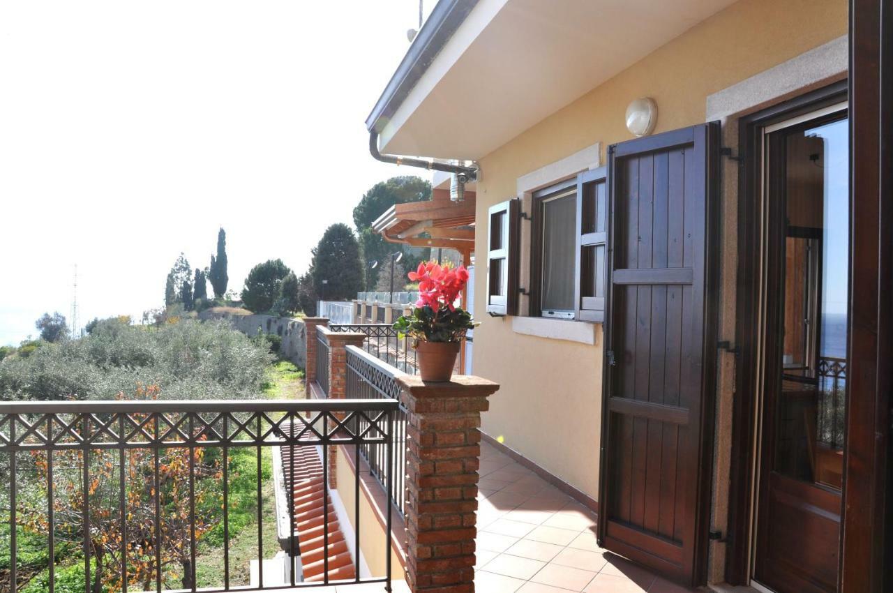 Villa Gemma Di Mare Santa Teresa Di Riva Extérieur photo
